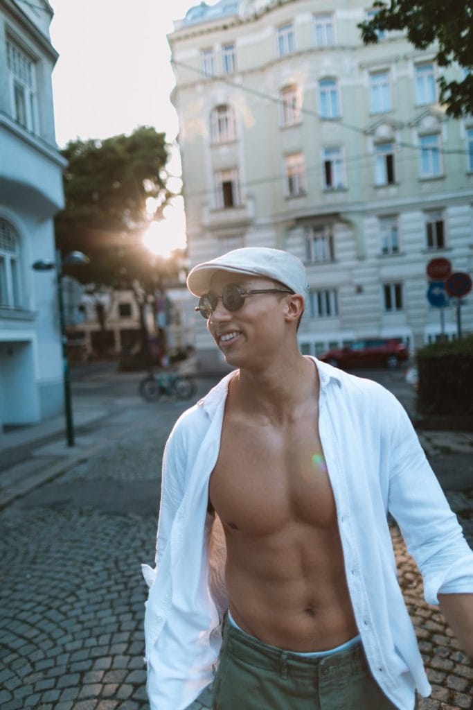 Youthful charm and urban headwear flair meet in this modern flat cap ensemble.